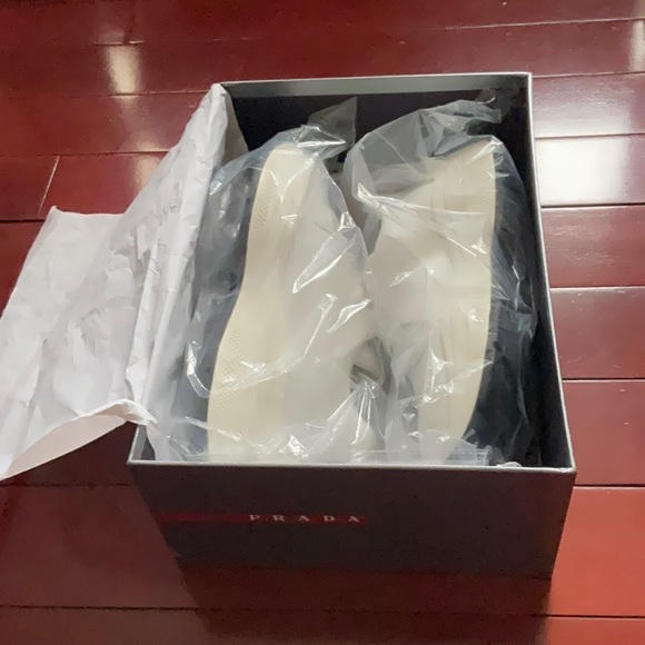 Prada low top leather sneaker. Brand new EURO size 40.5
